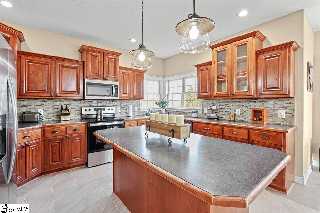 196 Hayfield Lane