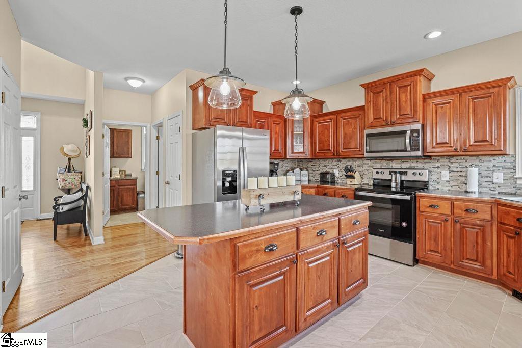 196 Hayfield Lane