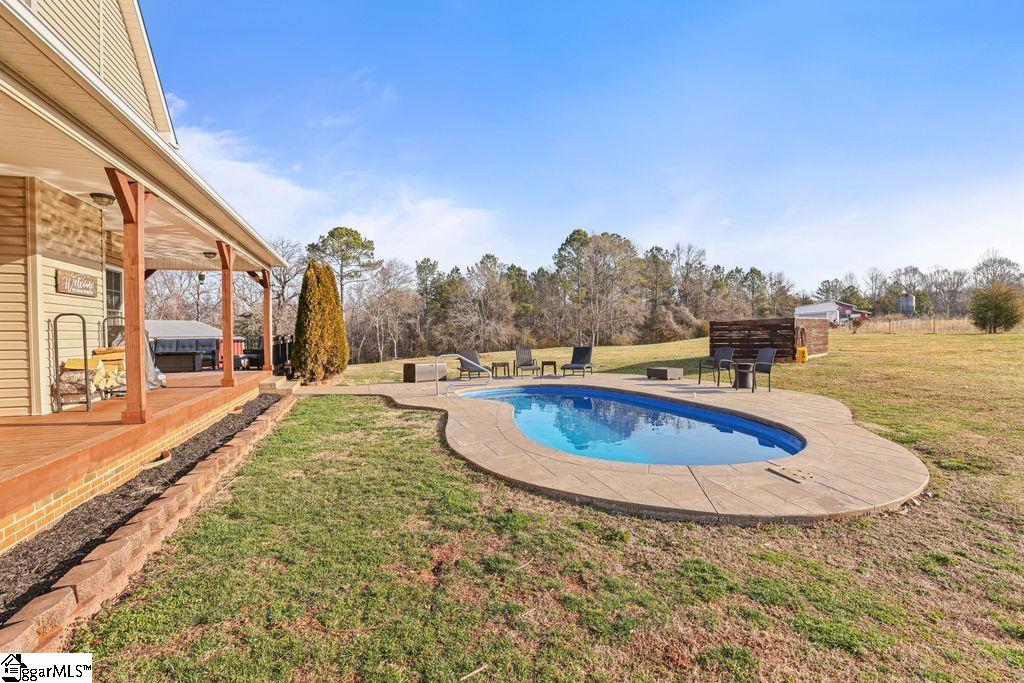 196 Hayfield Lane