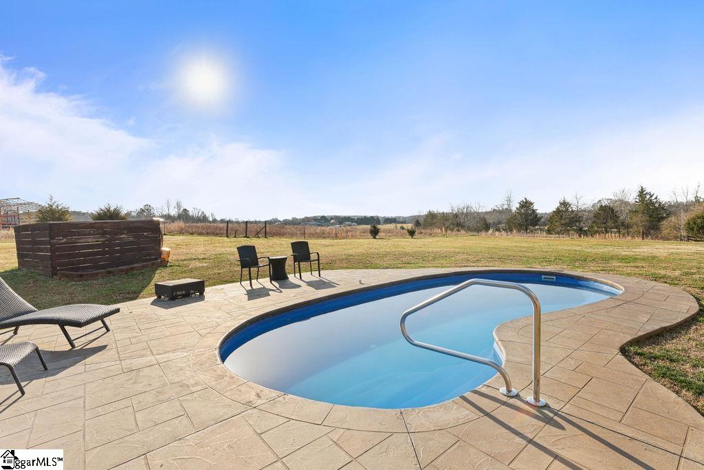 196 Hayfield Lane