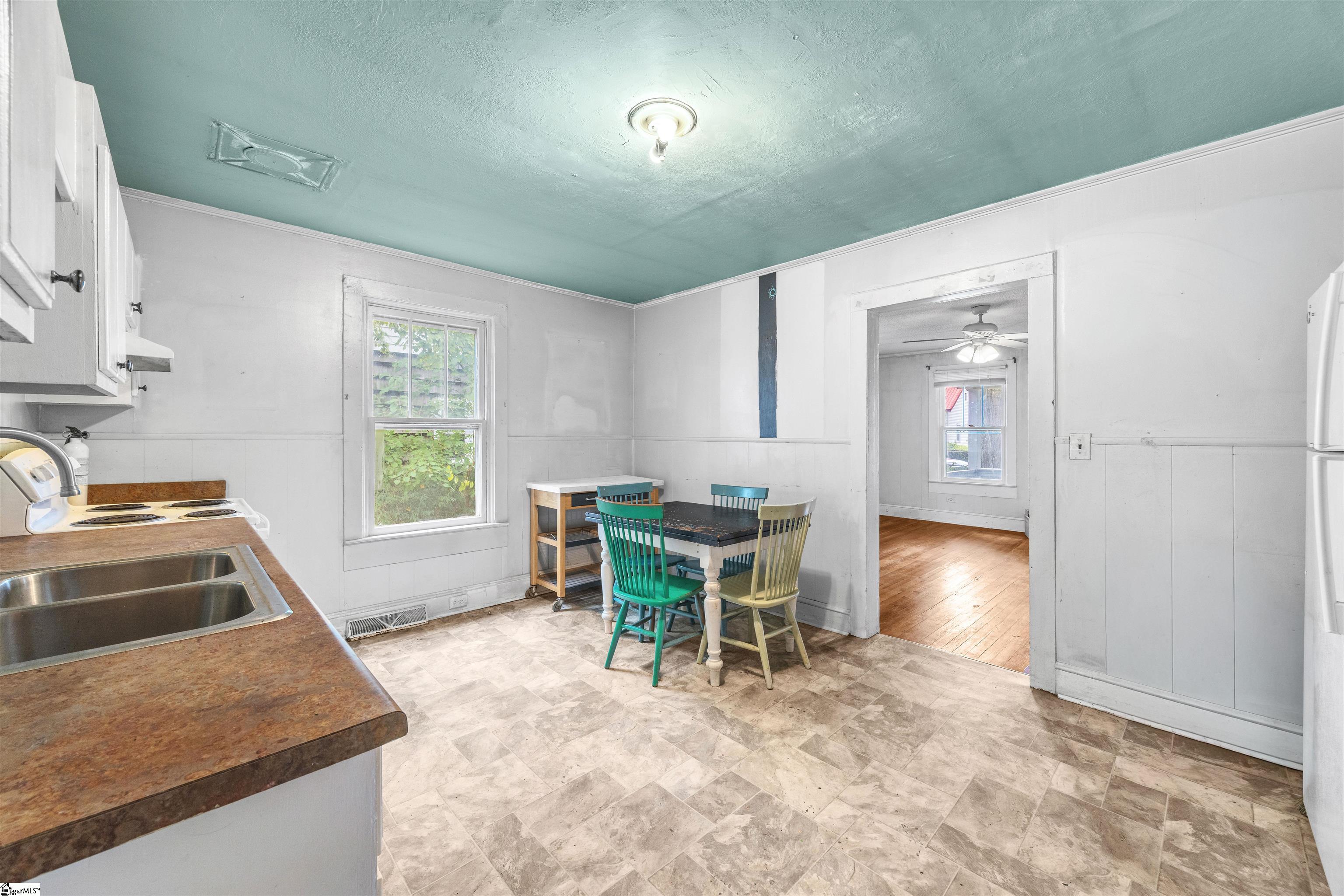 6 Stephenson Avenue