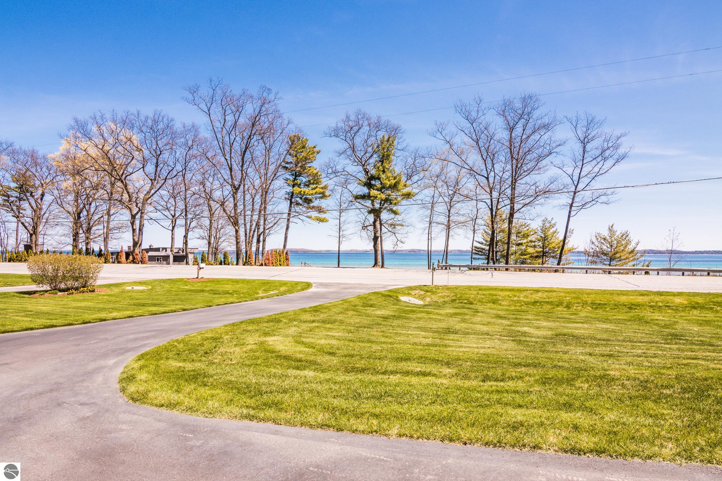 9248 SW Bay Shore Drive