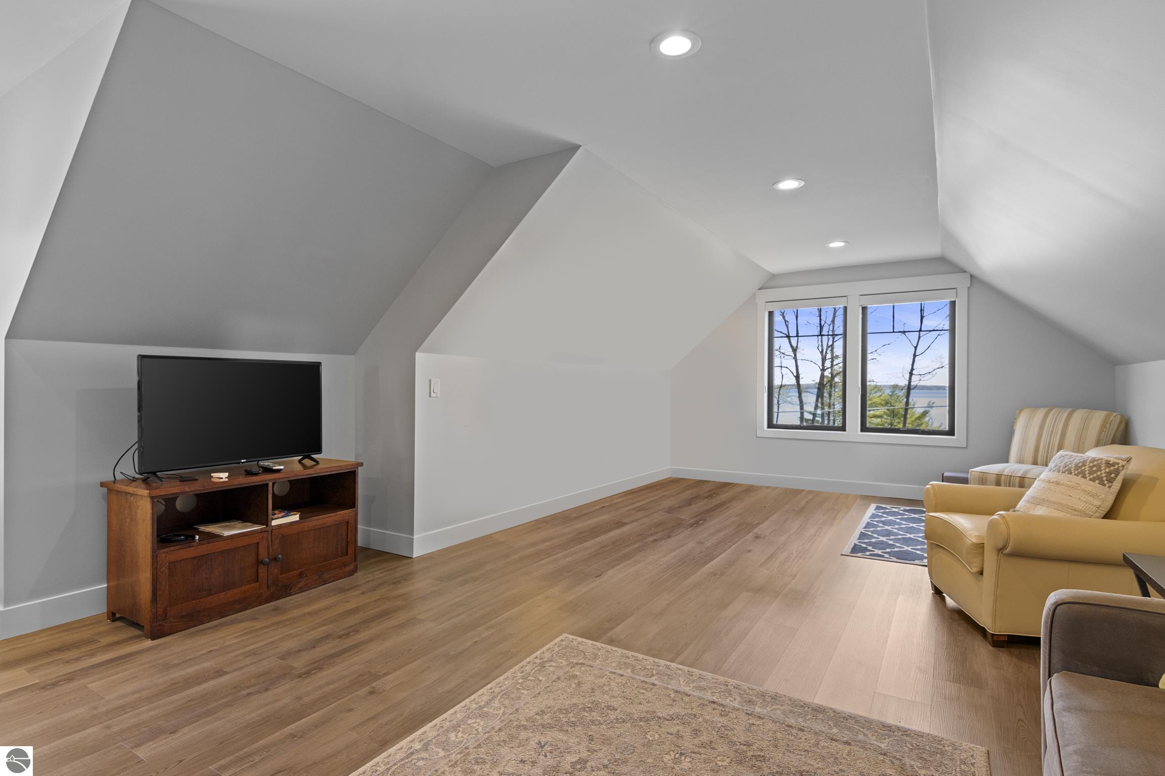 9248 SW Bay Shore Drive