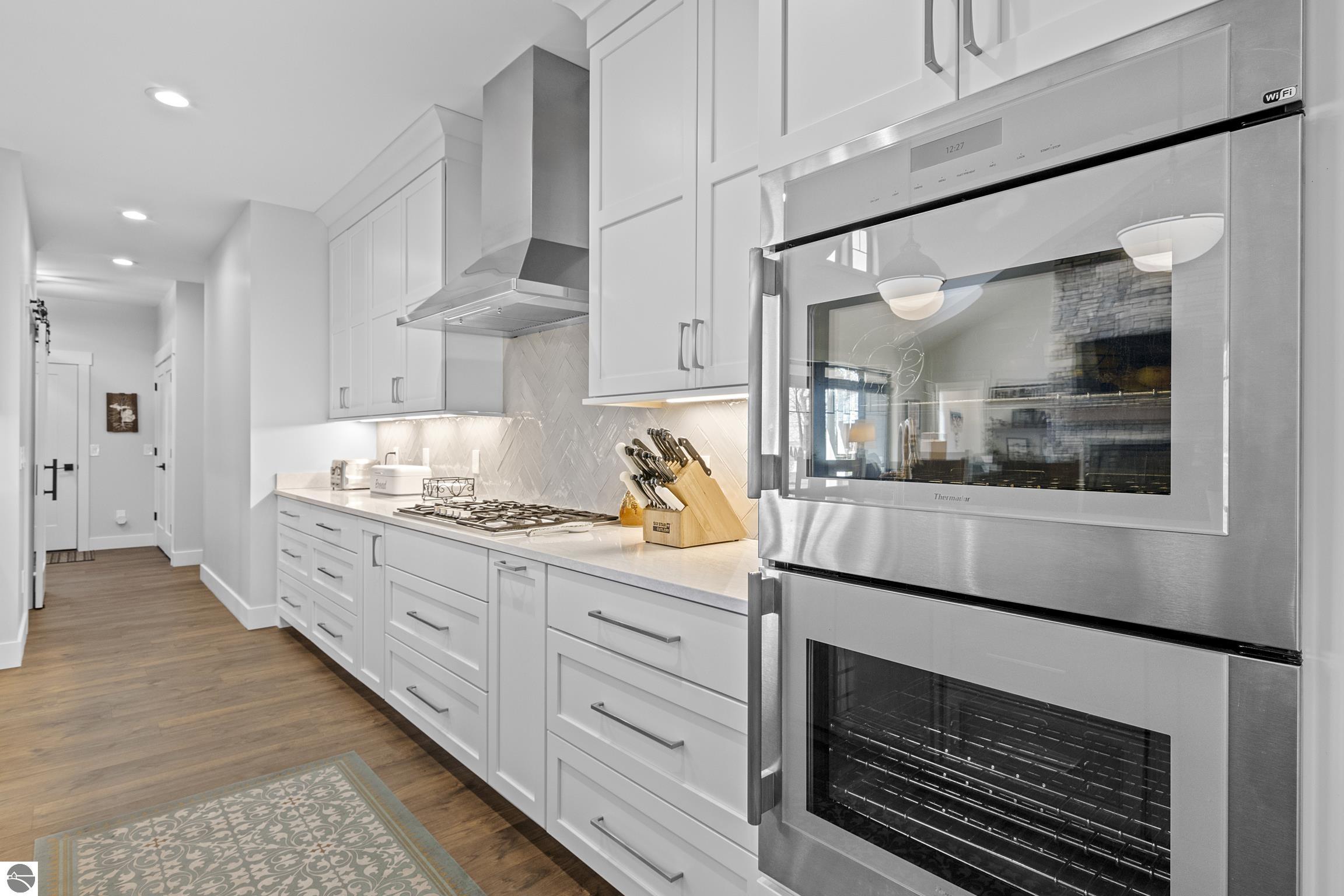 9248 SW Bay Shore Drive