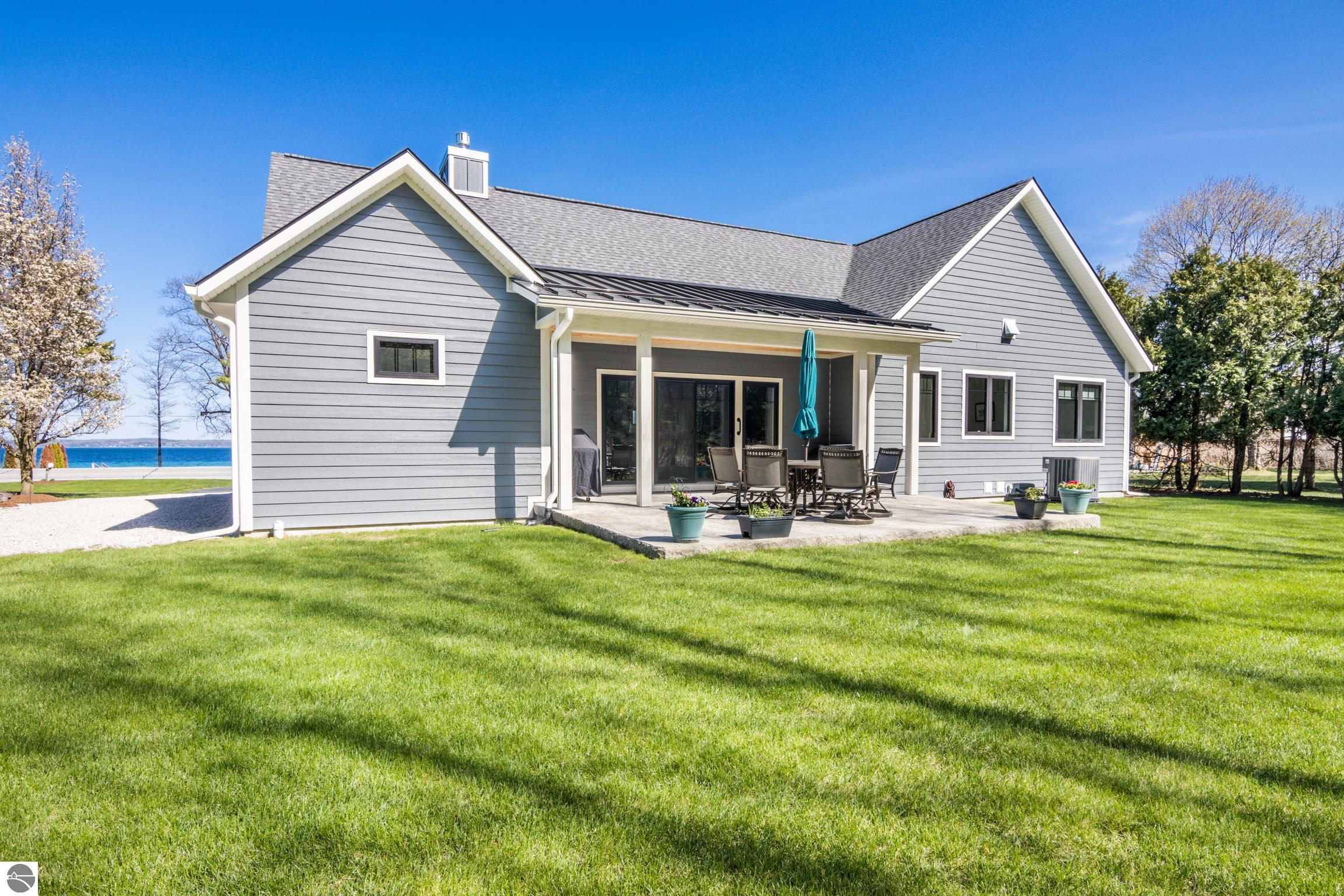 9248 SW Bay Shore Drive