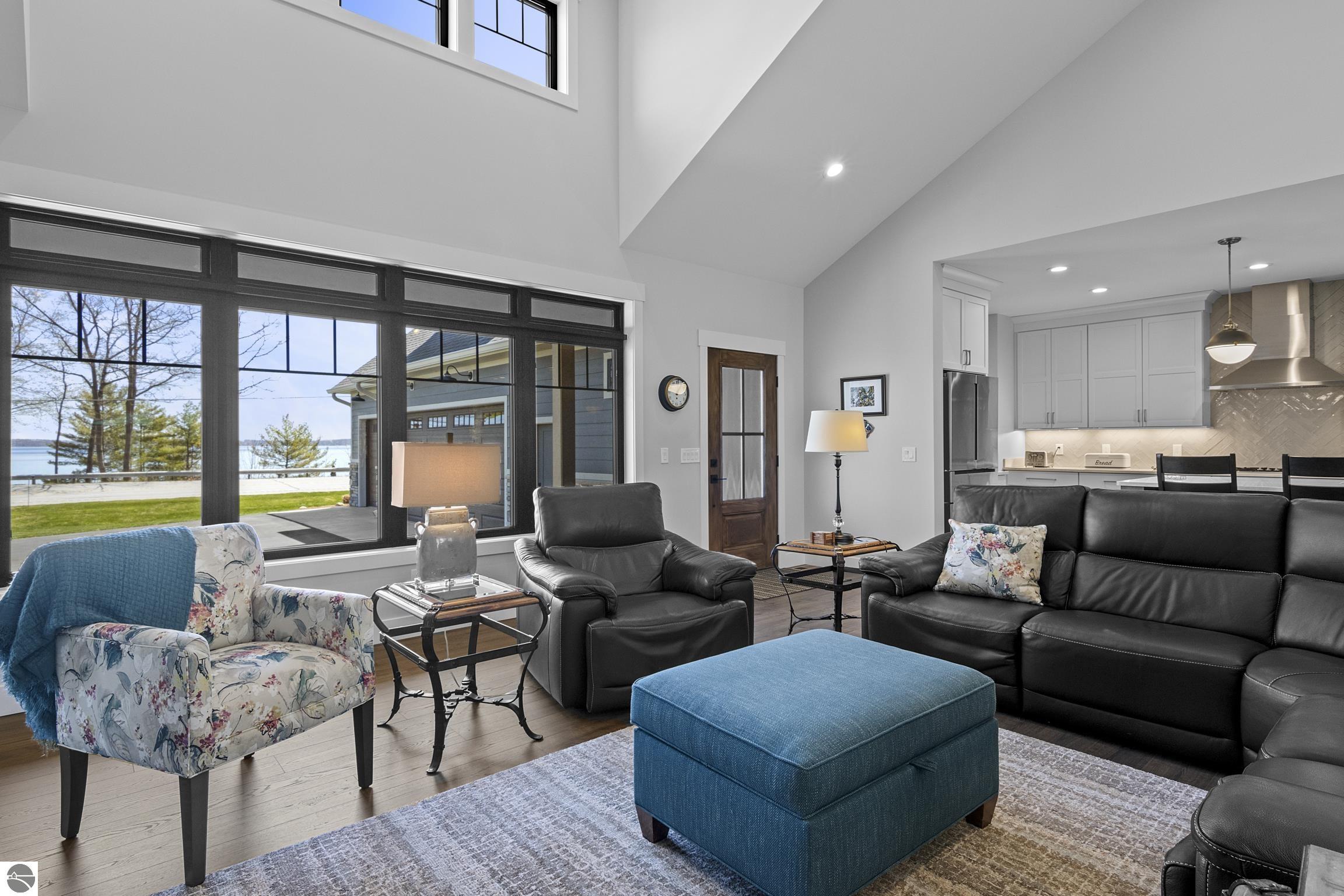 9248 SW Bay Shore Drive