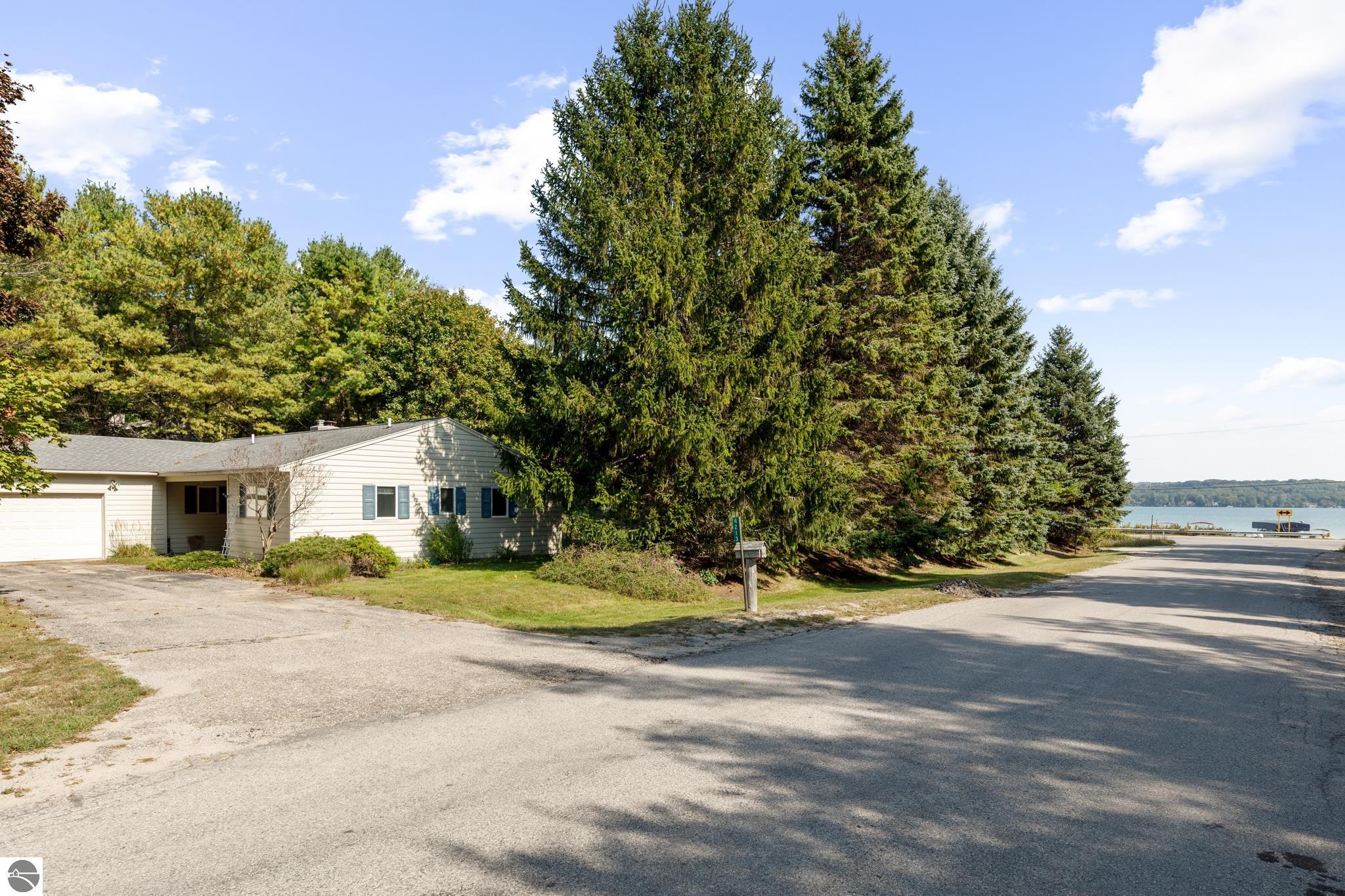 4213 E Oxford Drive