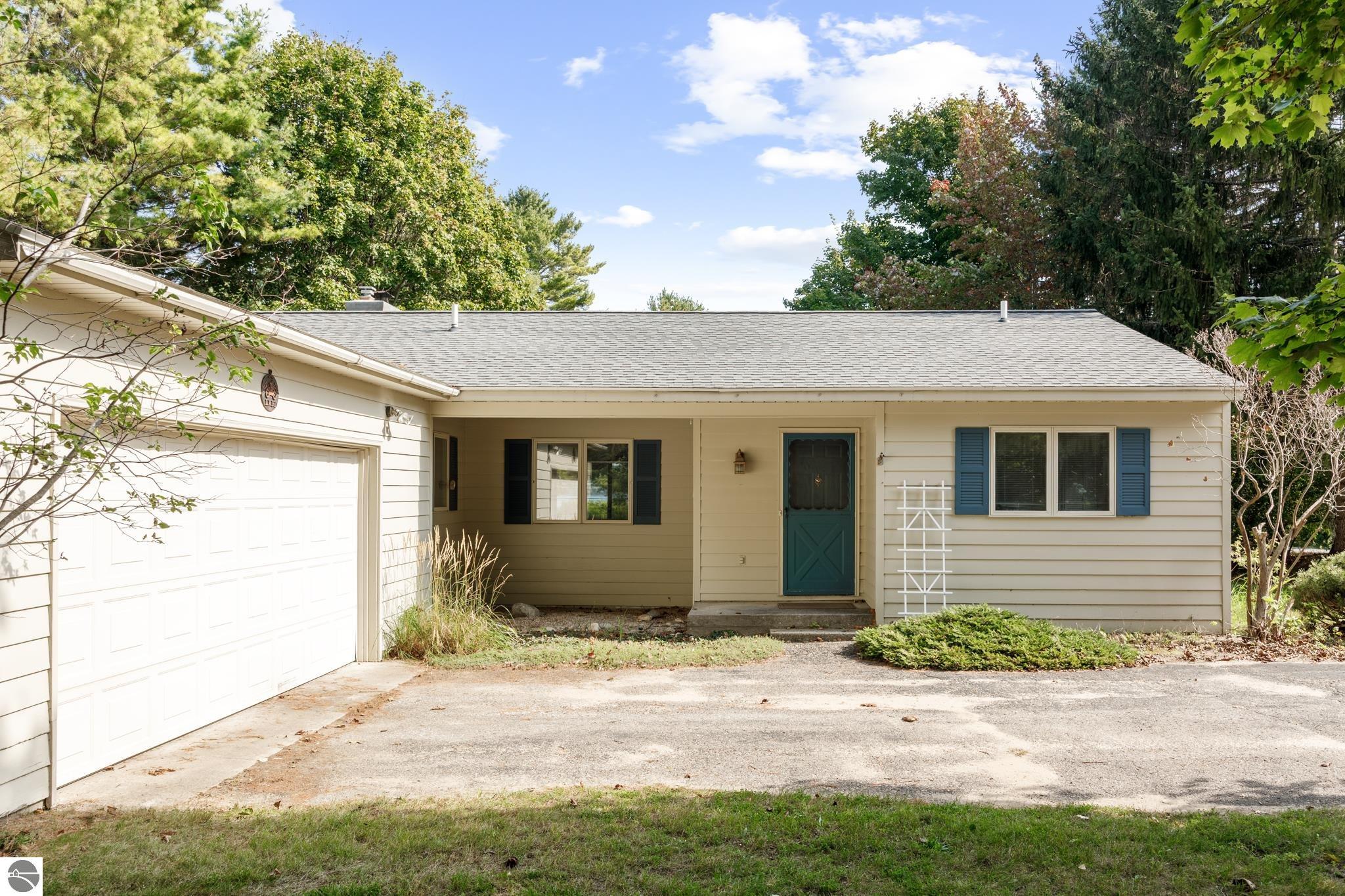 4213 E Oxford Drive