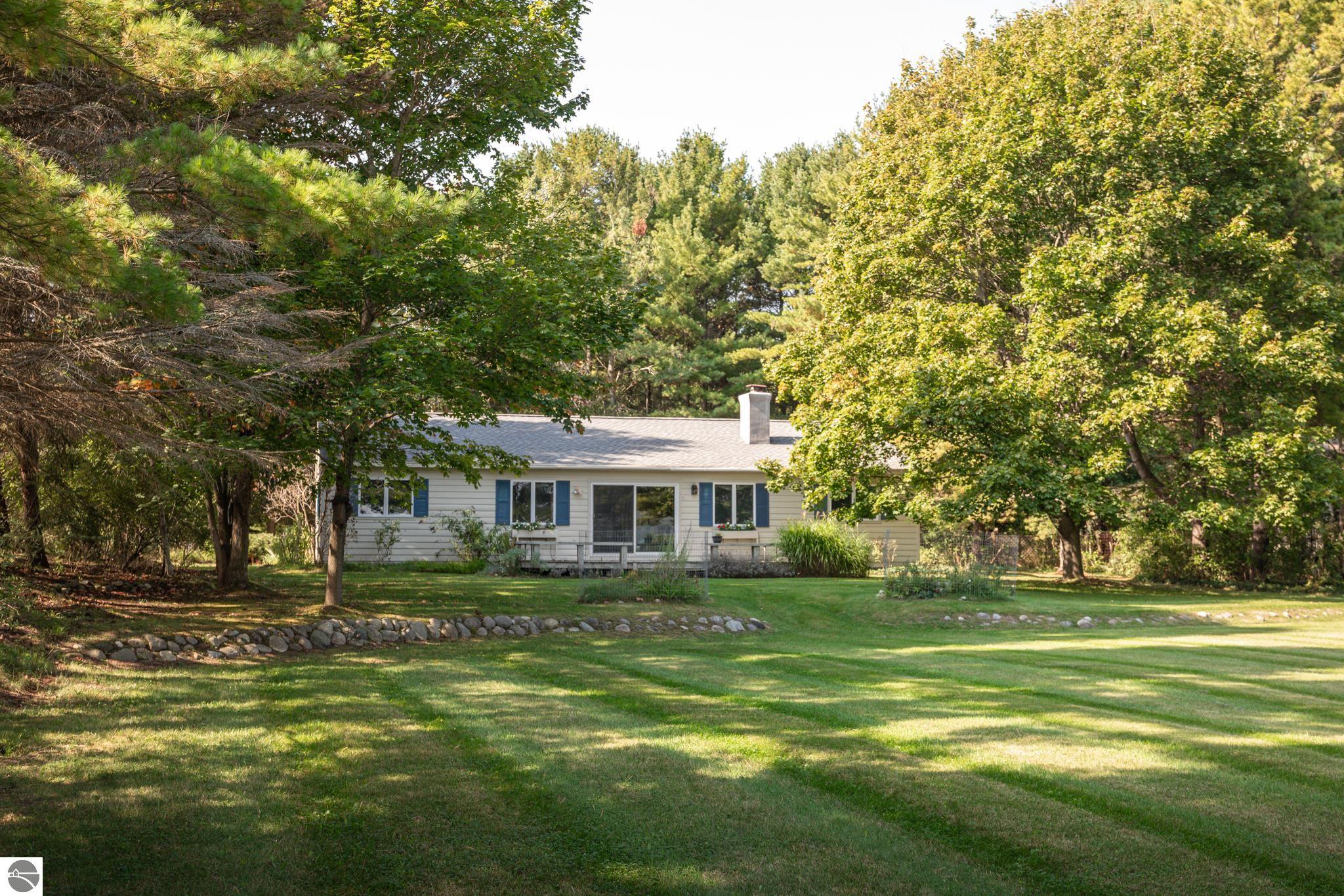 4213 E Oxford Drive