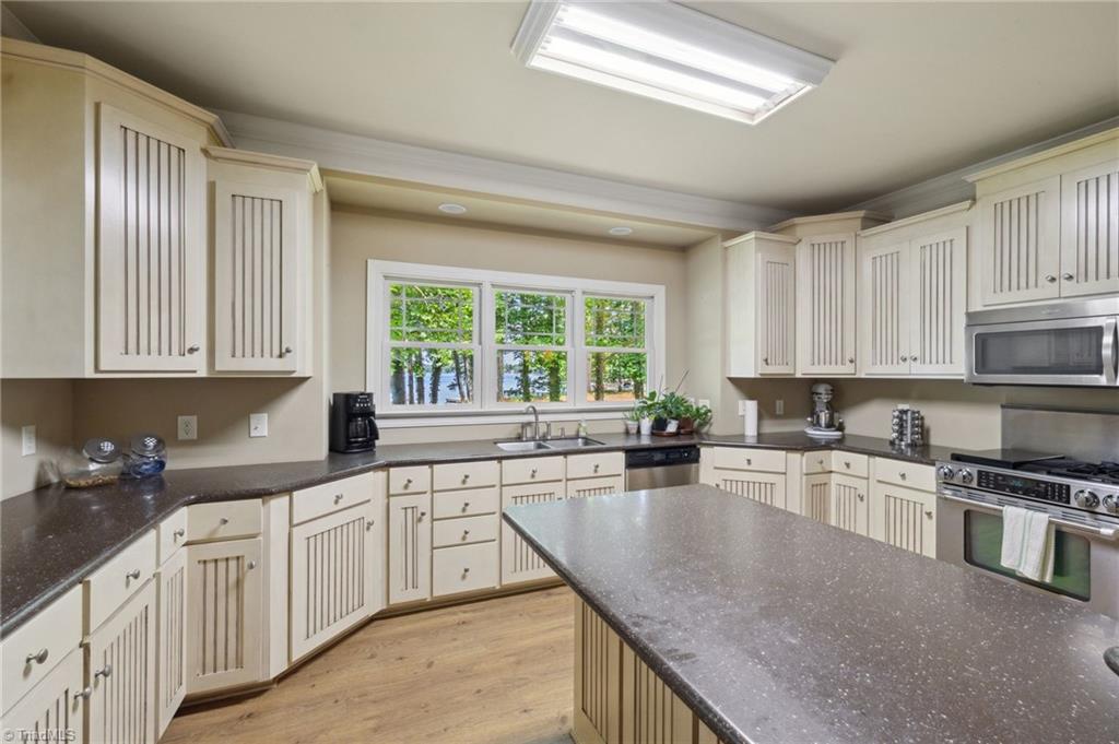 385 River Country Road