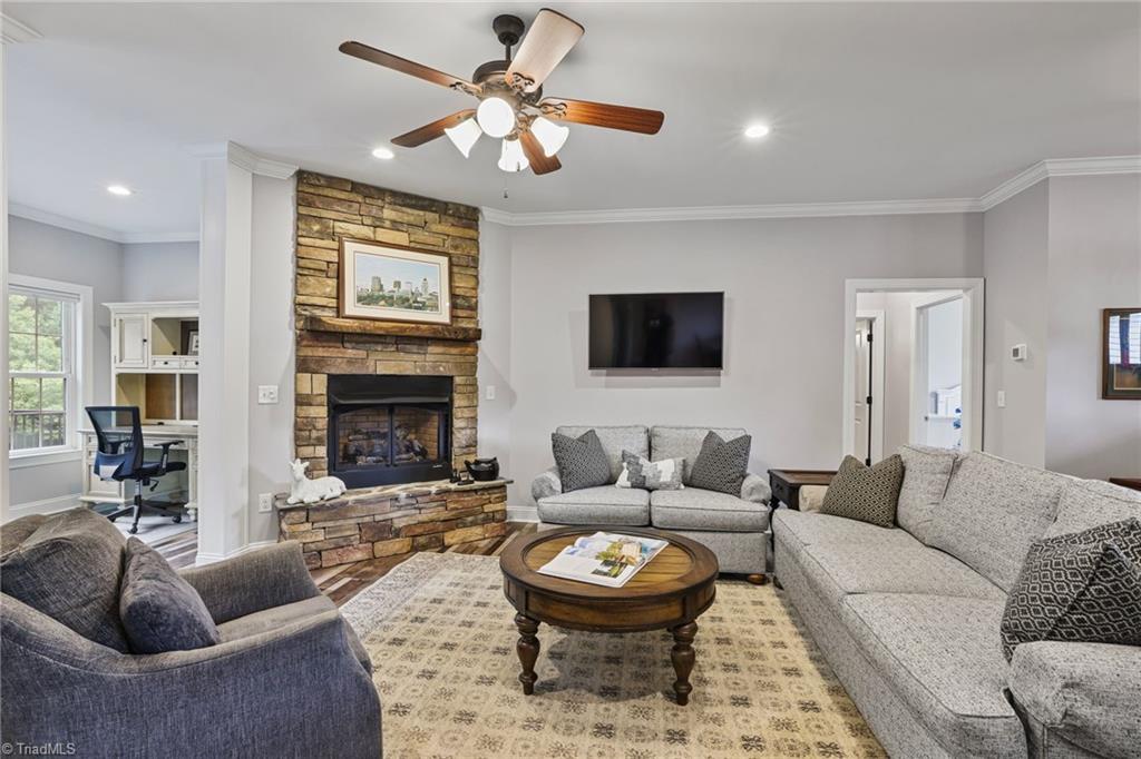 5891 Howard Circle
