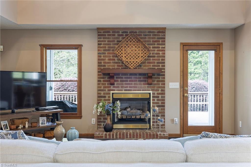 5934 Howard Circle
