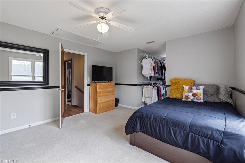 5934 Howard Circle