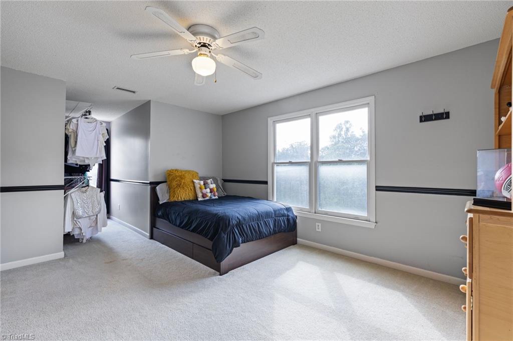 5934 Howard Circle