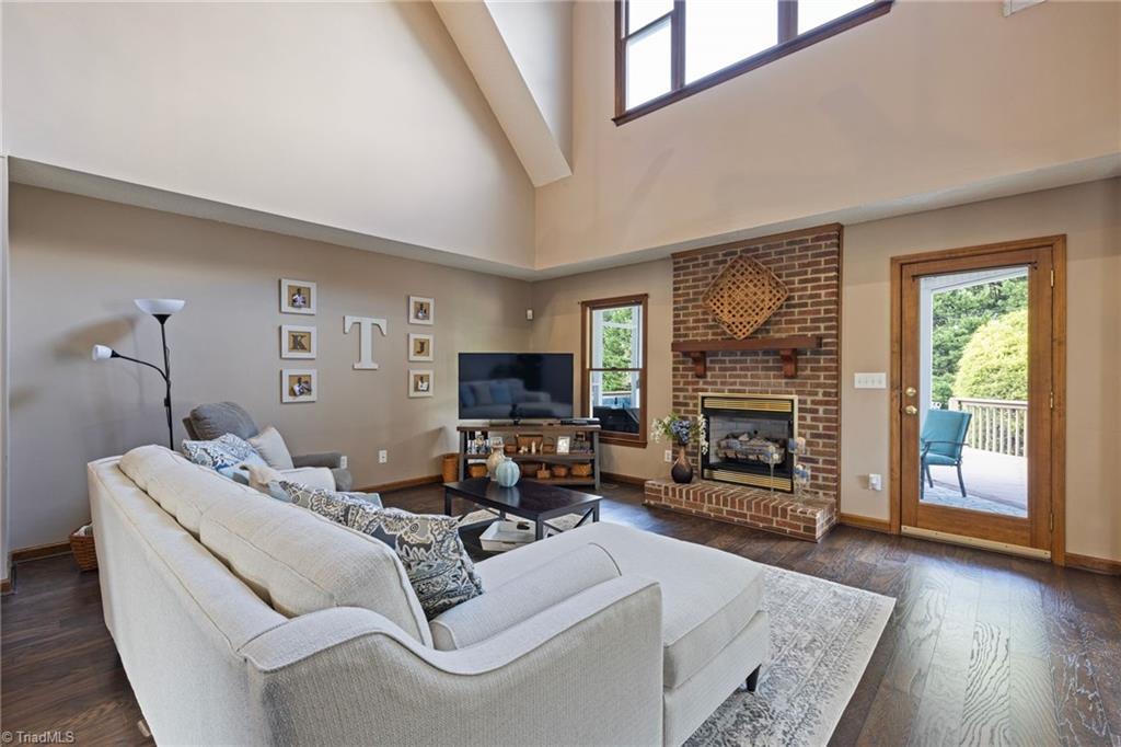 5934 Howard Circle