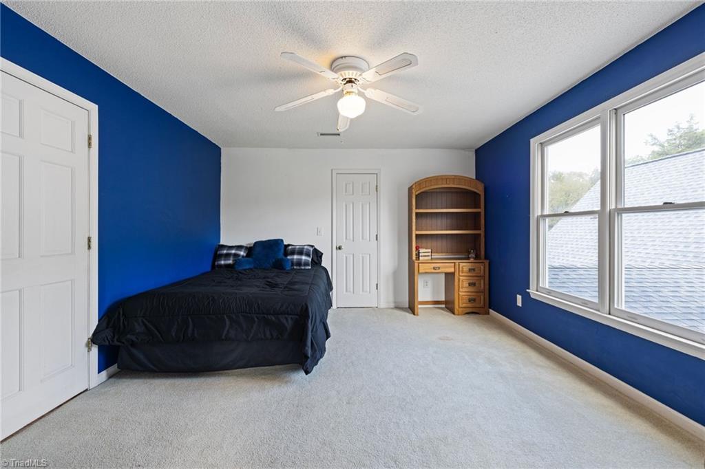 5934 Howard Circle