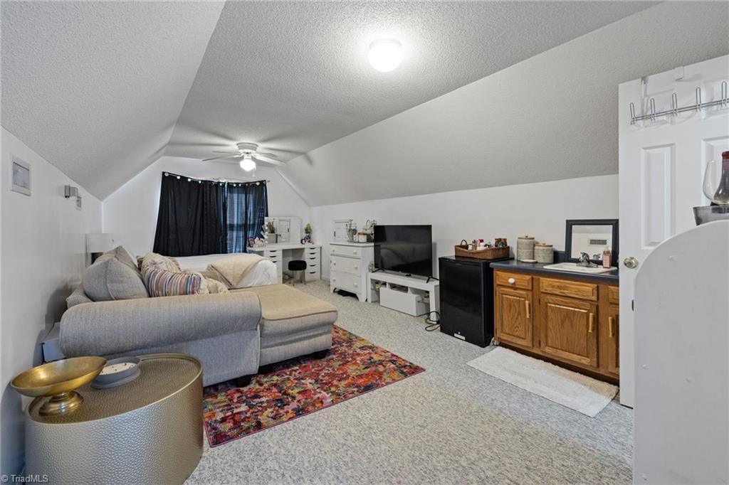 5934 Howard Circle
