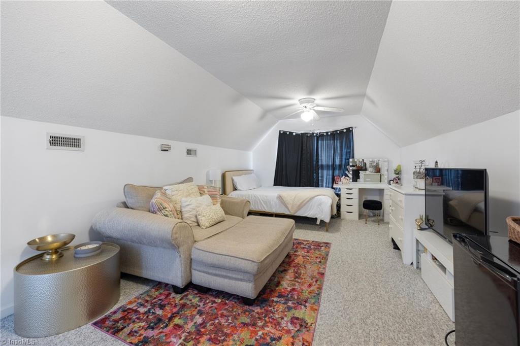 5934 Howard Circle