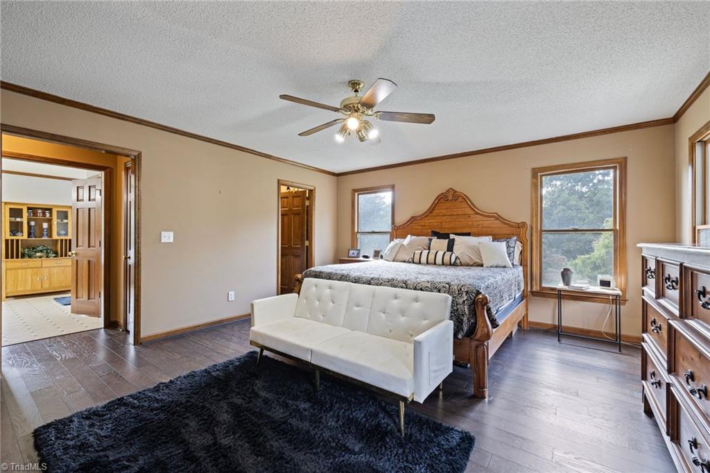 5934 Howard Circle