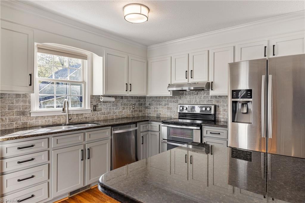 1711 Riverside Drive