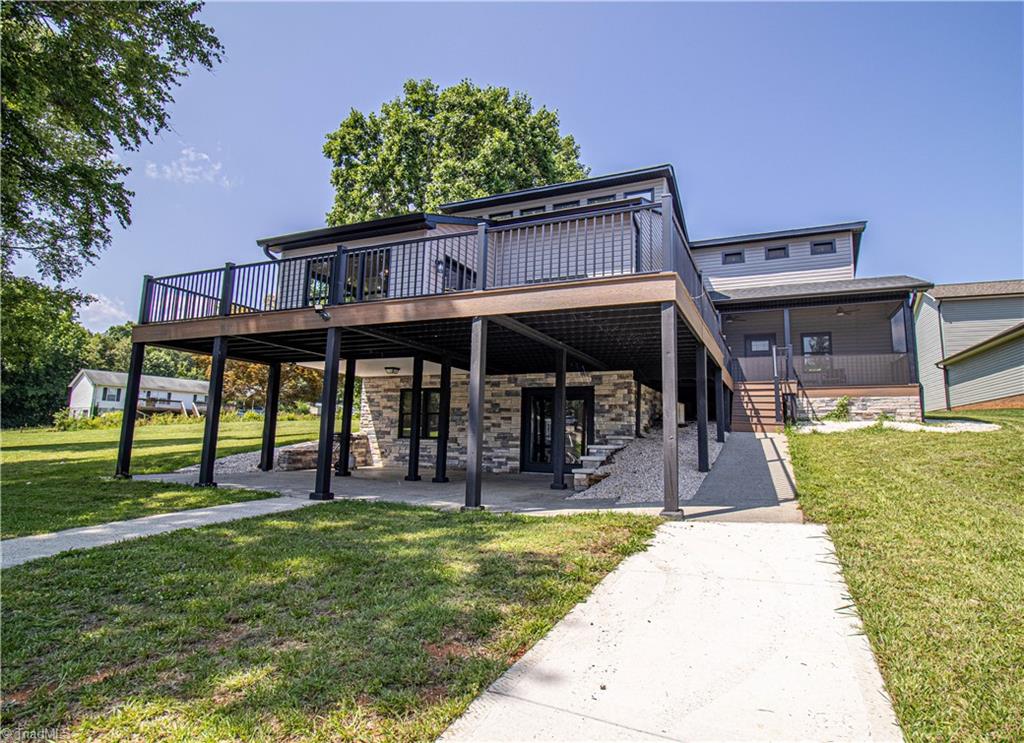 208 Sheppard Point