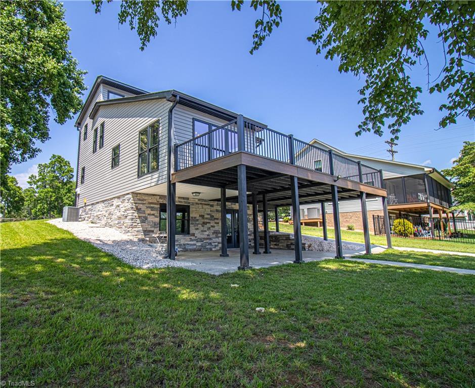 208 Sheppard Point
