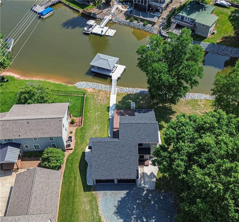 208 Sheppard Point