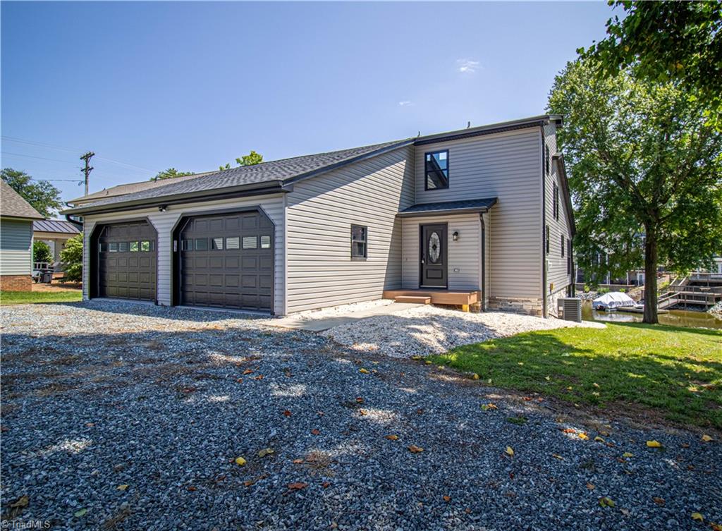 208 Sheppard Point