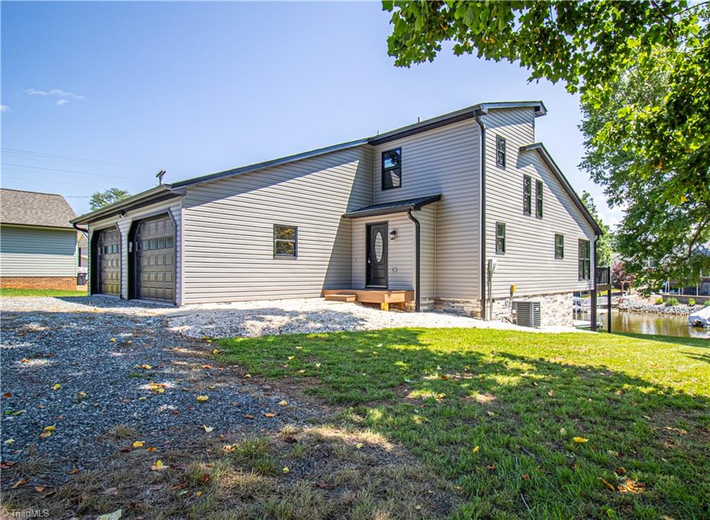 208 Sheppard Point