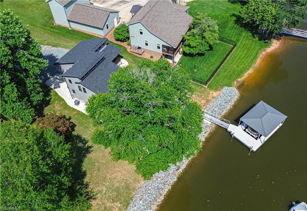 208 Sheppard Point