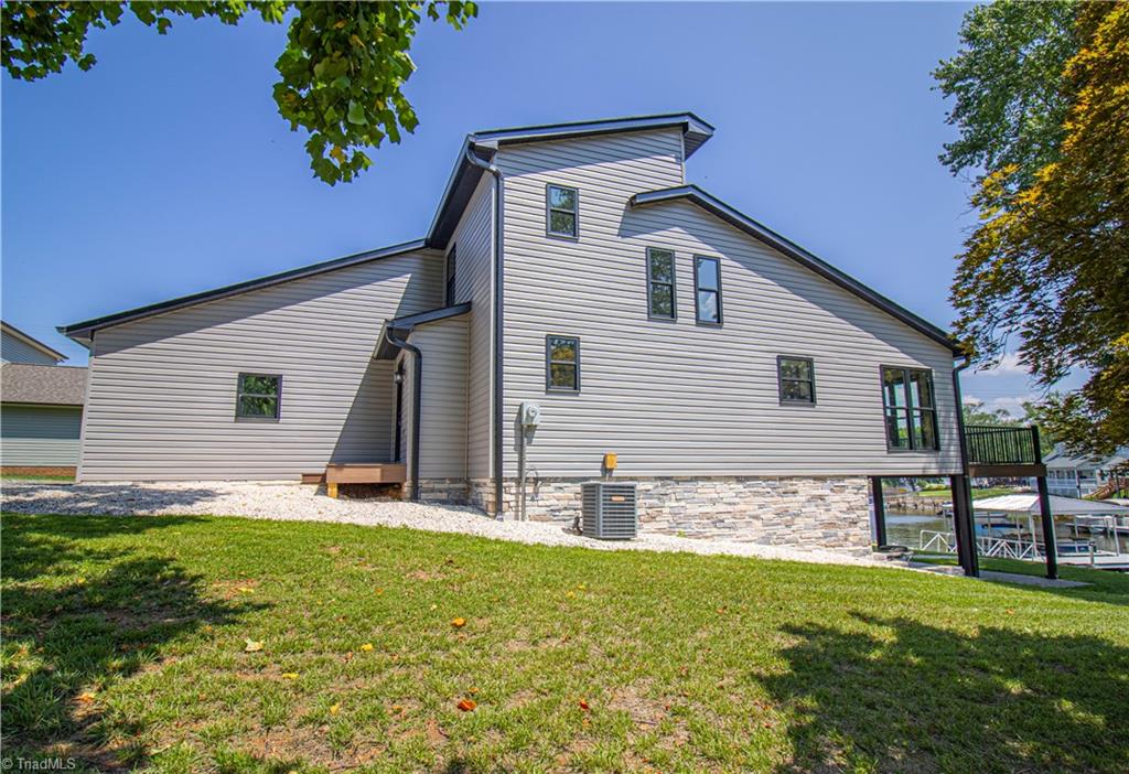208 Sheppard Point