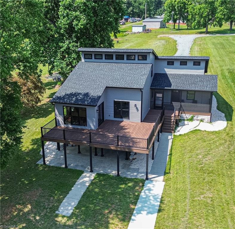 208 Sheppard Point