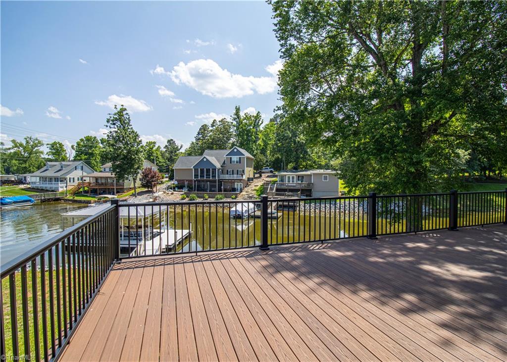 208 Sheppard Point