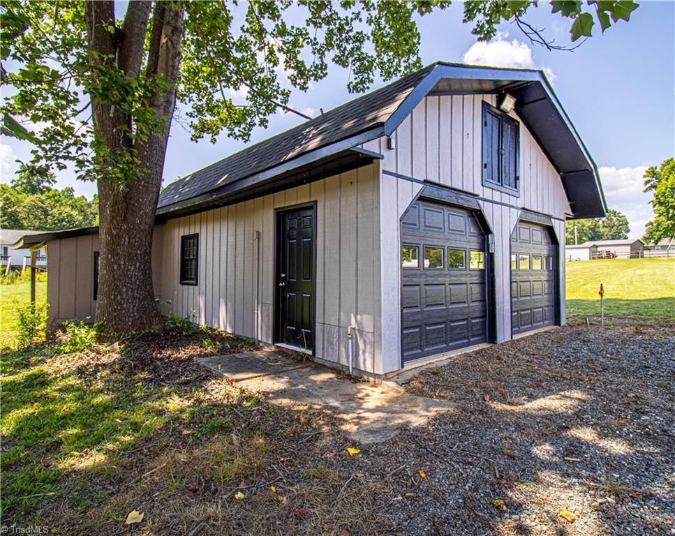 208 Sheppard Point