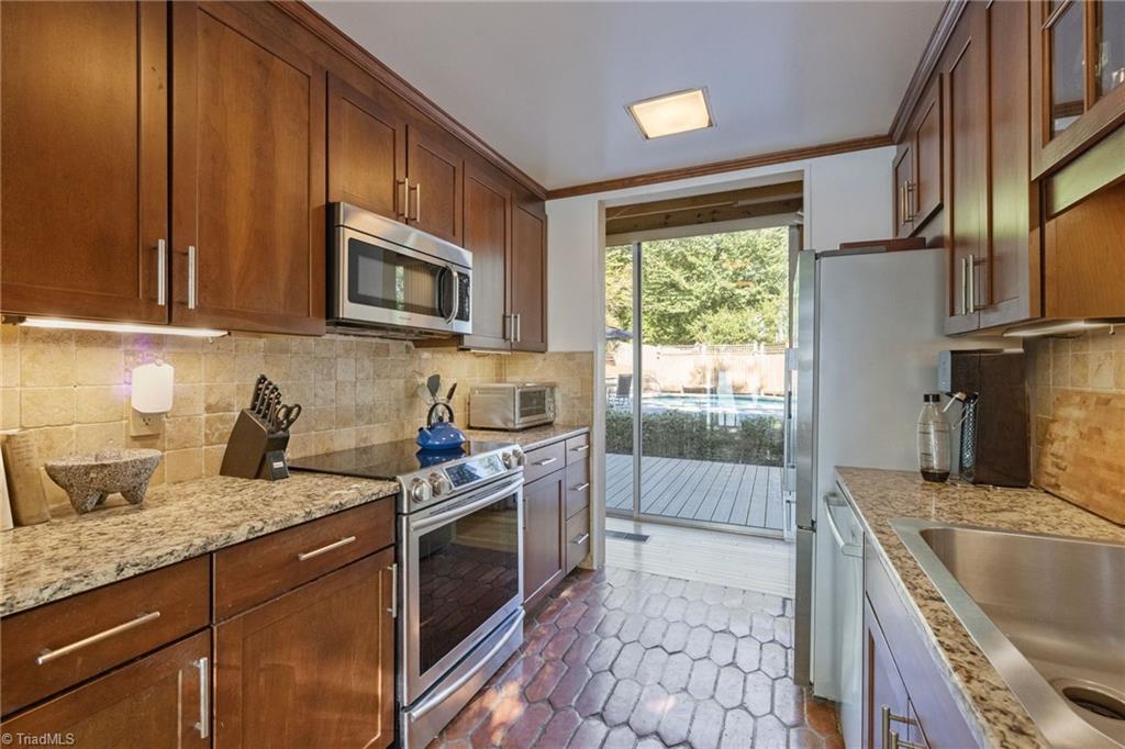 1112 Riverwood Drive