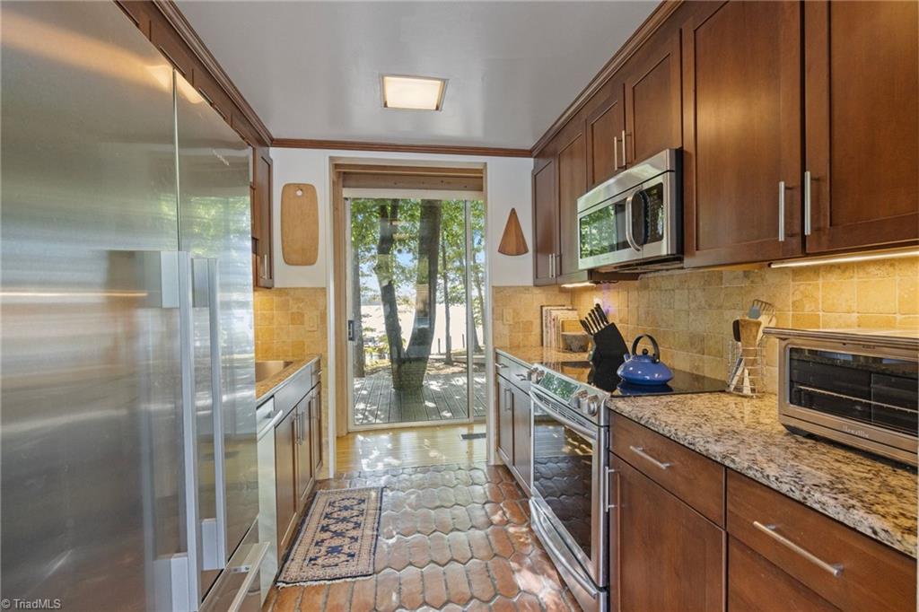 1112 Riverwood Drive