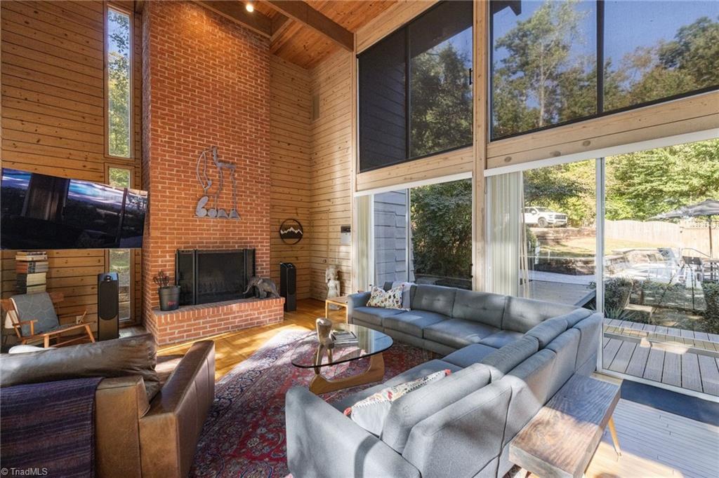 1112 Riverwood Drive