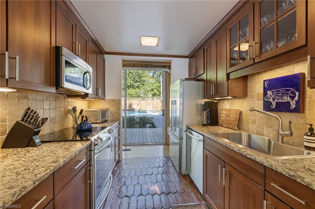 1112 Riverwood Drive