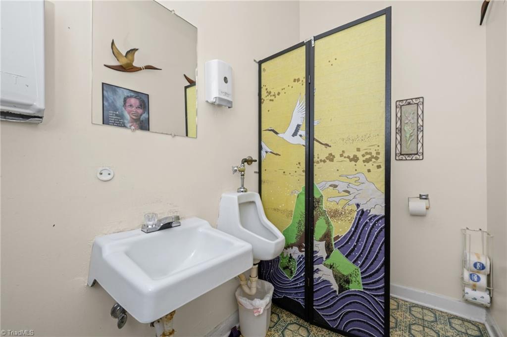 5307 Peters Creek Parkway, Winston-Salem