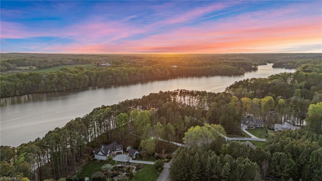 901 Sunset Pointe Drive