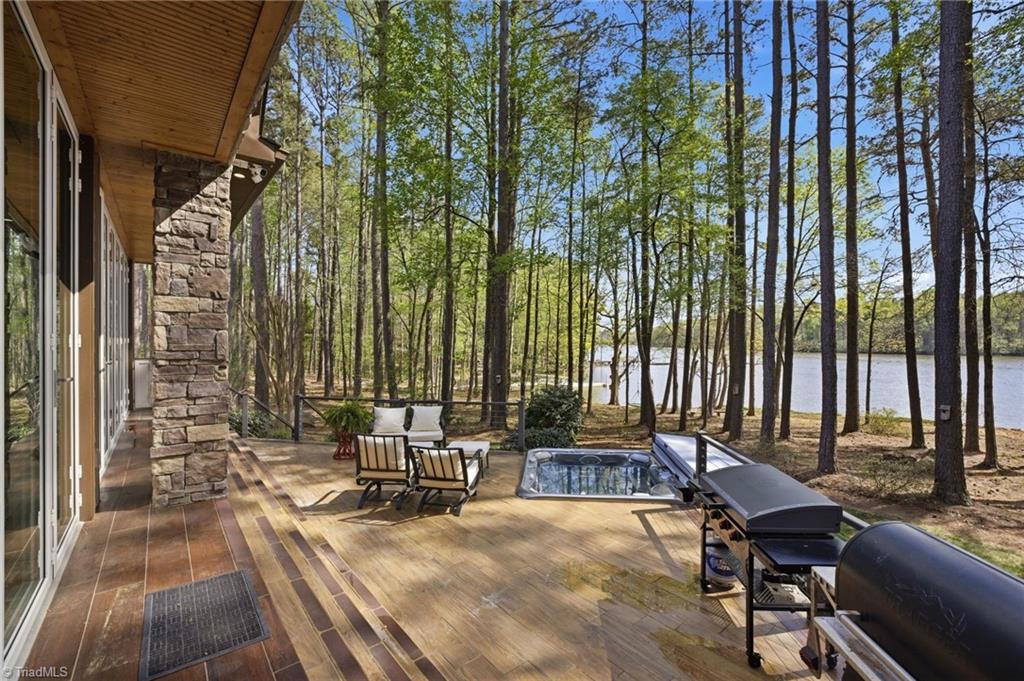 901 Sunset Pointe Drive