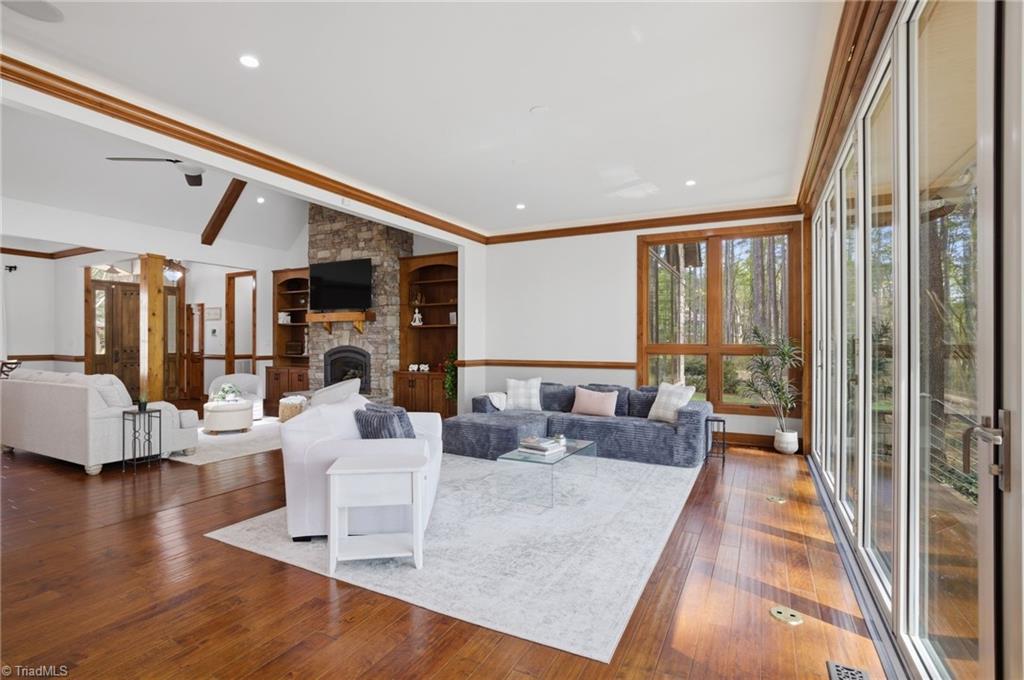 901 Sunset Pointe Drive