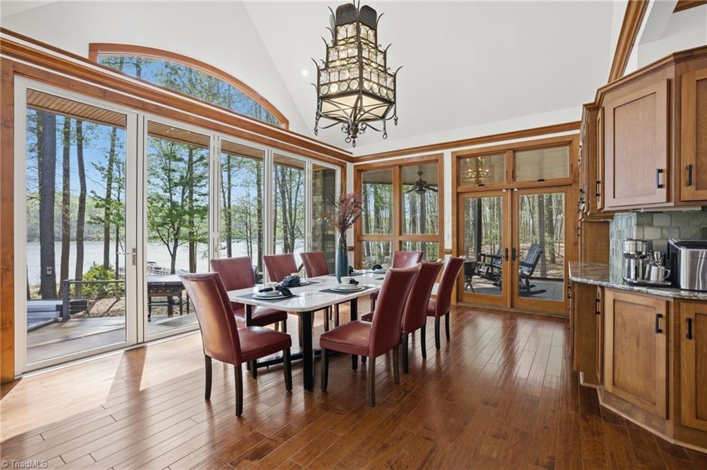 901 Sunset Pointe Drive