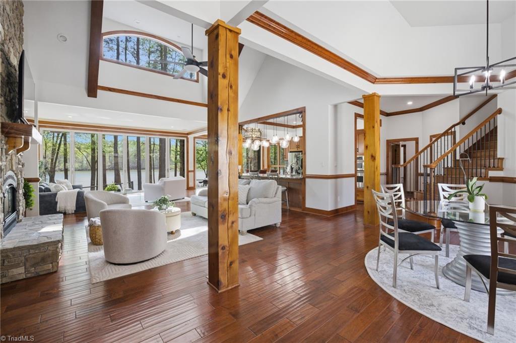 901 Sunset Pointe Drive