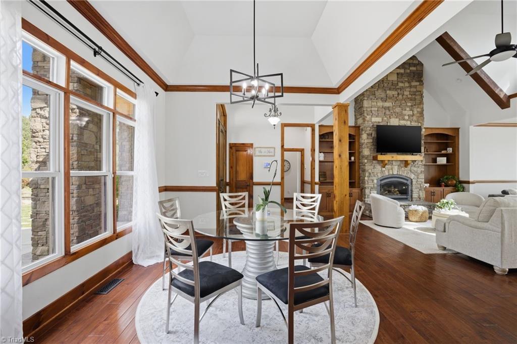 901 Sunset Pointe Drive