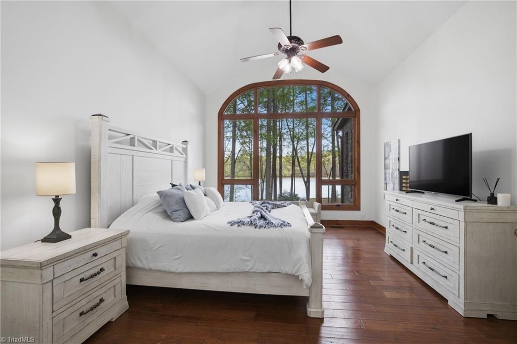 901 Sunset Pointe Drive
