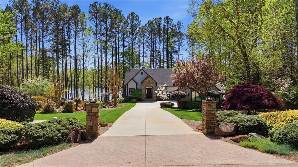 901 Sunset Pointe Drive