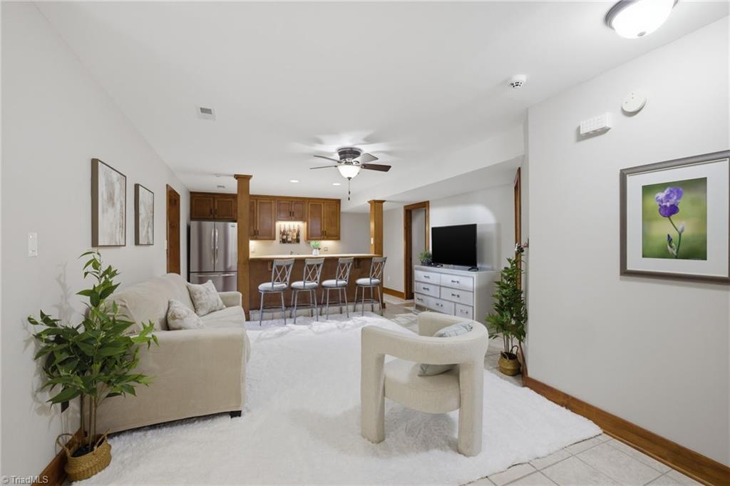 901 Sunset Pointe Drive