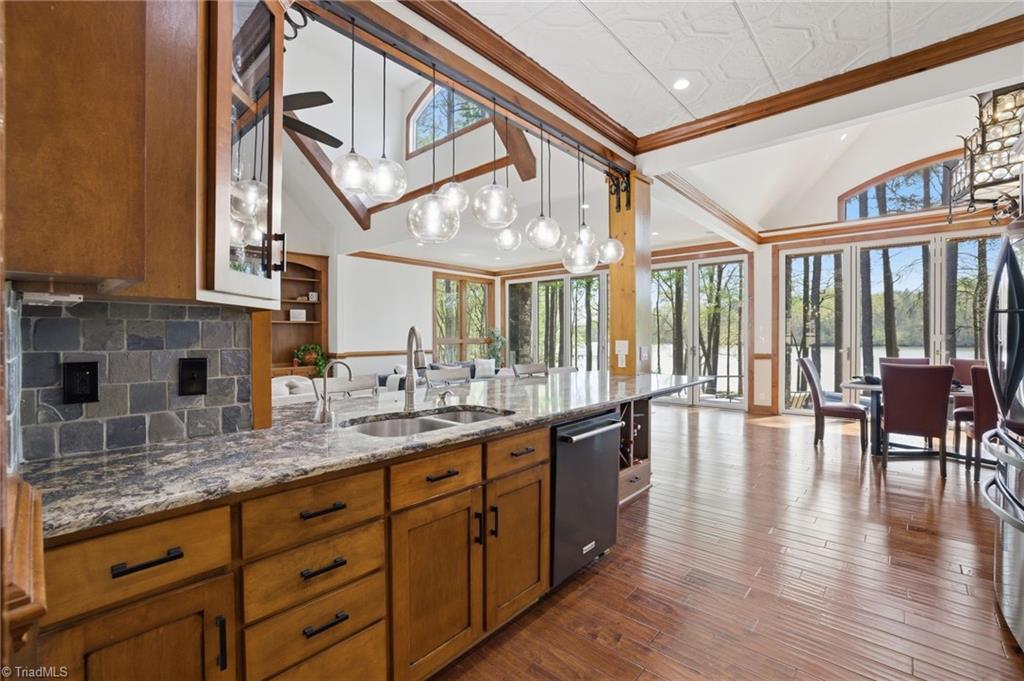 901 Sunset Pointe Drive