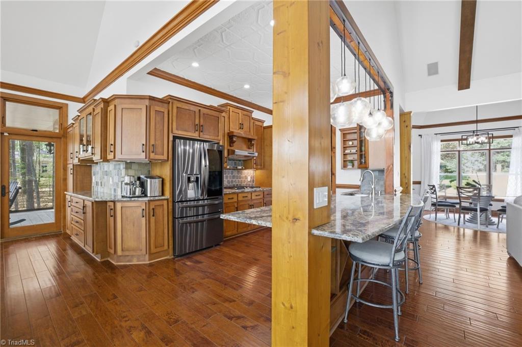 901 Sunset Pointe Drive